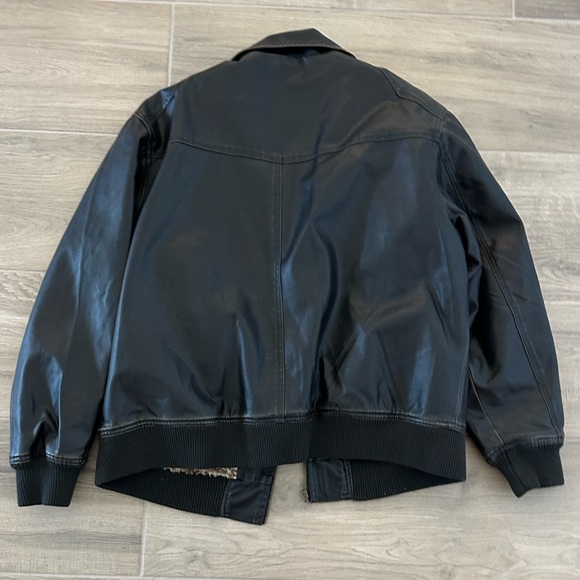 Whispering Smith men’s distressed faux leather jacket. - Picture 6 of 7